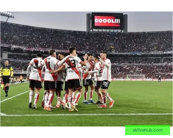 重逢旧爱徒 德米主动拥抱昔日河床弟子马斯坦托诺备战皇马之战